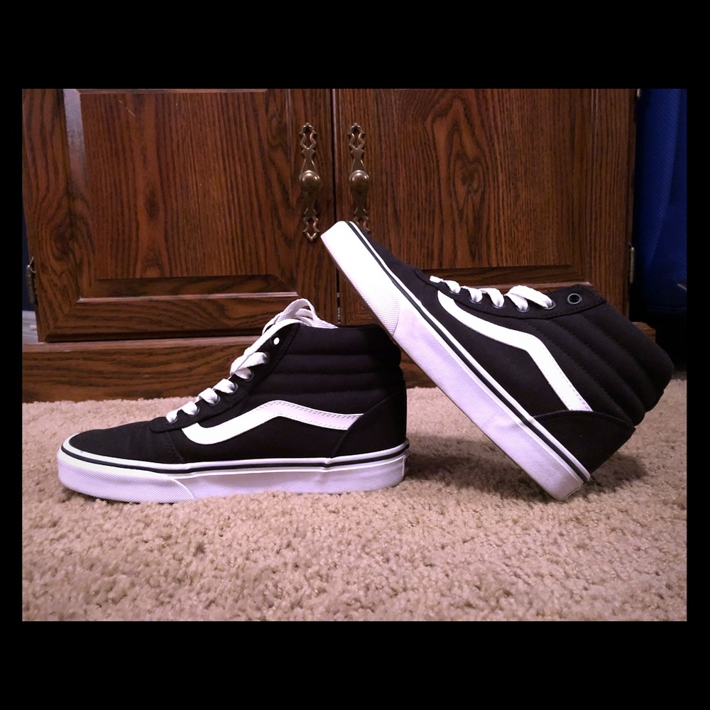 🖤BLACK & WHITE HIGH-TOP VANS🖤